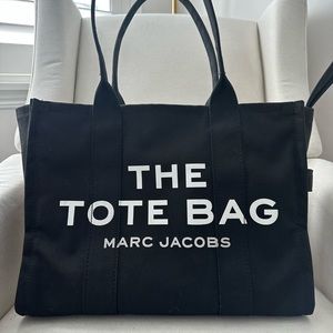 MARC JACOBS The Tote Bag in Black